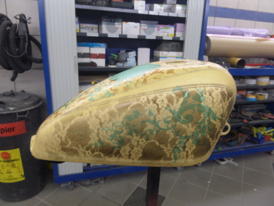 Custom Bike Harley Tank - Airbrush - Blattgold - Oldschool, Preussler Radstadt, Österreich