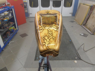 Custom Bike Harley Tank - Airbrush - Blattgold - Oldschool, Preussler Radstadt, Österreich