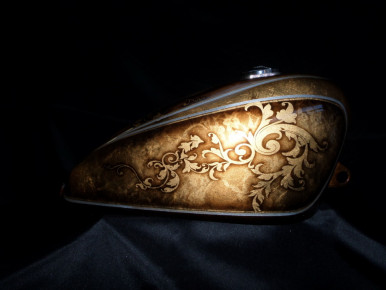 Custom Bike Harley Tank - Airbrush - Blattgold - Oldschool, Preussler Radstadt, Österreich