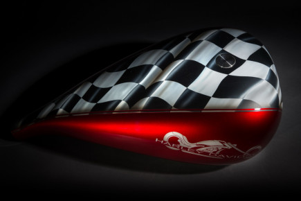 Harley Davidson, Airbrush, Custom Bike Tank, Race Flag, Preussler Radstadt, Österreich