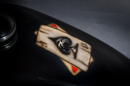 Harley Davidson, Airbrush, Custom Bike Tank, Holzoptik, Skull Ace, Preussler Radstadt, Österreich
