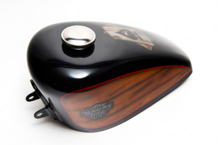 Harley Davidson, Airbrush, Custom Bike Tank, Holzoptik, Skull Ace, Preussler Radstadt, Österreich