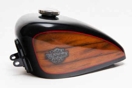 Harley Davidson, Airbrush, Custom Bike Tank, Holzoptik, Skull Ace, Preussler Radstadt, Österreich