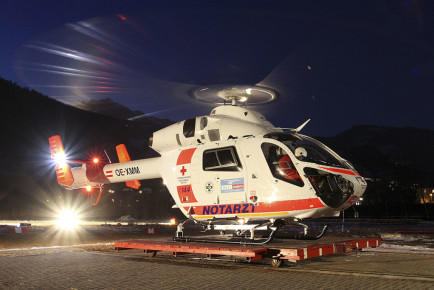 Hubschrauber Heli Austria - Notarzthubschrauber OE-XMM, Lackierung - Kfz Fachbetrieb Preussler - Radstadt, Österreich