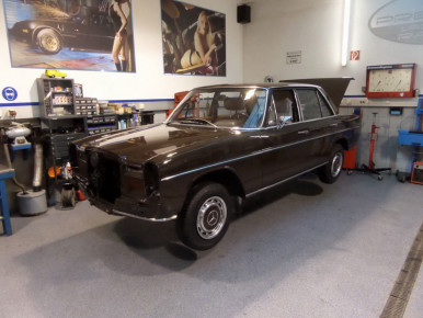 mercedes-8-restauration-radstadt-oesterreich-speziallackierung-oldtimer-restauration-18