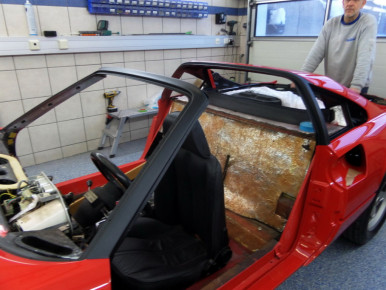 Ferrari 308, Oldtimer-Restauration im Kfz-Fachbetrieb Preussler in Radstadt, Österreich