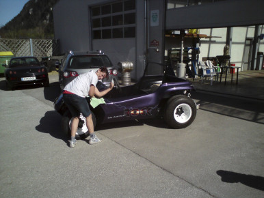VW Buggy, 1971 für Salzburger Strongman Franz Müllner, Oldtimer-Restauration, Airbrush Lackierung im Kfz-Fachbetrieb Preussler in Radstadt, Österreich