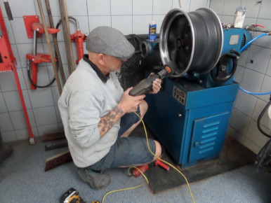 Porsche 911, Modell G, 1976, Oldtimer-Restauration im Kfz-Fachbetrieb Preussler in Radstadt, Österreich