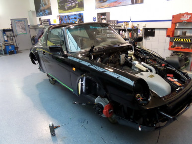 Porsche 911 Carrera Targa, 1985, Oldtimer-Restauration im Kfz-Fachbetrieb Preussler in Radstadt, Österreich