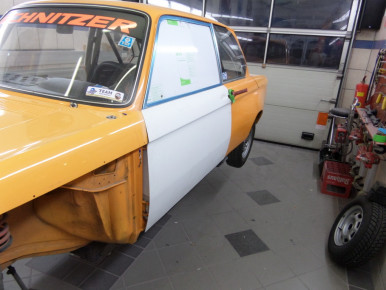 Oldtimer-Restauration, Spezial-Lackierung - BMW 2002 TI, Schnitzer Rennwagen - Kfz-Fachbetrieb Preussler in Radstadt, Österreich