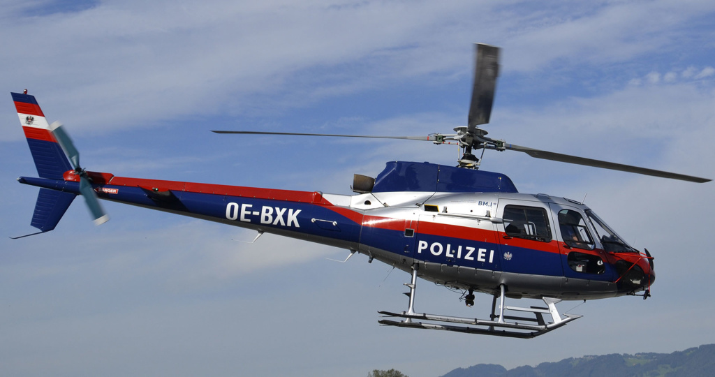 Glanz-Lackierung Polizei-Hubschrauber Ecureuil OE-BXK, Kfz-Fachbetrieb Preussler in Radstadt, Österreich