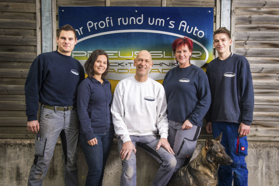 Kfz Fachbetrieb Preussler - Team & Hündin Bora